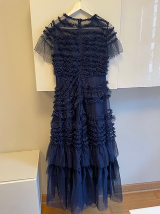 Vestido largo azul con volantes