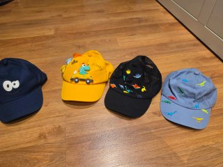 Set de 4 gorras infantiles