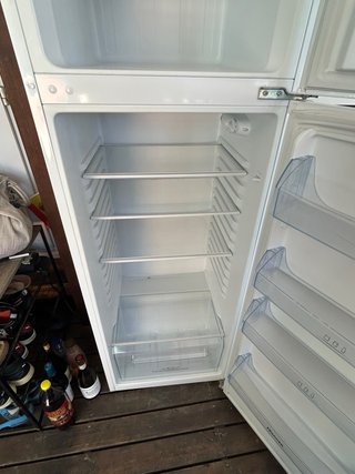 Frigorífico blanco con congelador, 2 puertas.