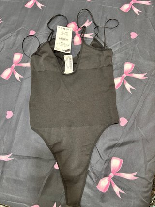 Body negro tirantes finos