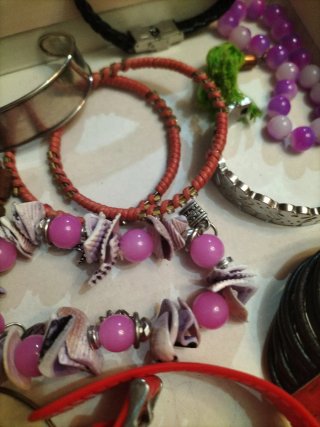 Lote de pulseras variadas