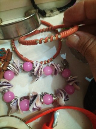 Lote de pulseras variadas