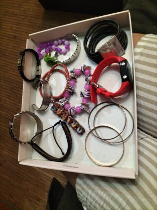 Lote de pulseras variadas