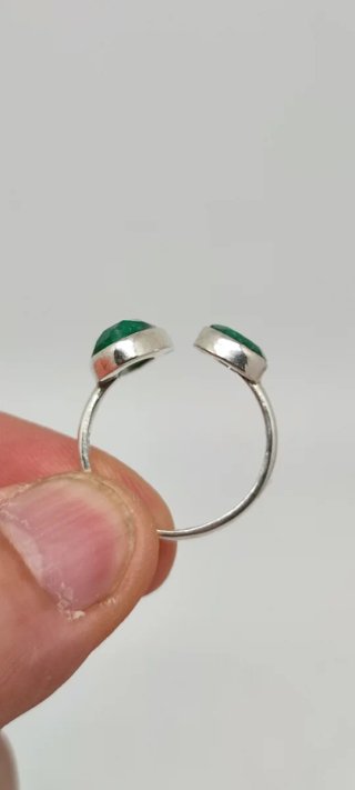 Anillo de Plata y Esmeralda.