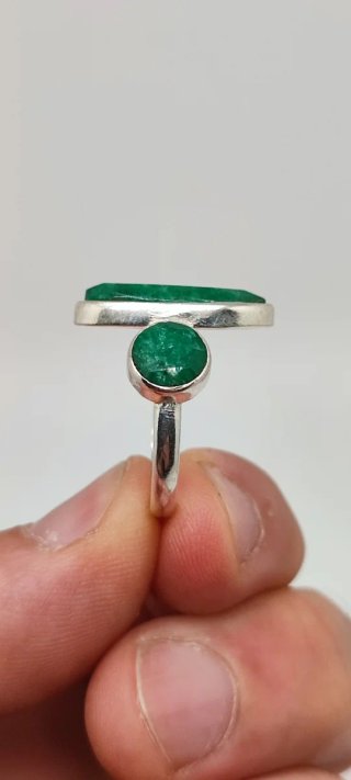 Anillo de Plata y Esmeralda.