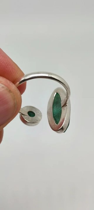 Anillo de Plata y Esmeralda.