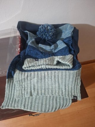 Conjunto gorro y bufanda C azul/gris