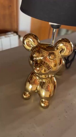 Lámpara de perro dorada