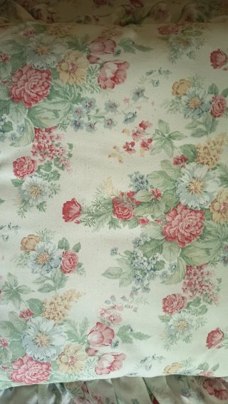 Edredón floral cama 105 cm con cojín.