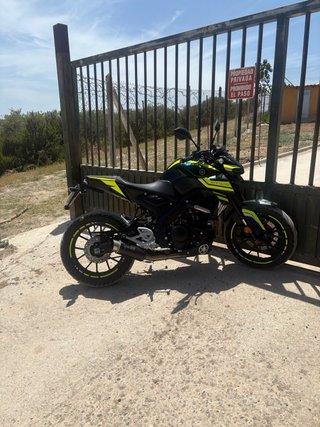 Yamaha MT-125 Negra y Amarilla