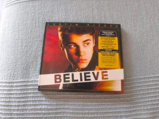 Justin Bieber Believe CD/DVD Deluxe de segunda mano por 8 EUR en