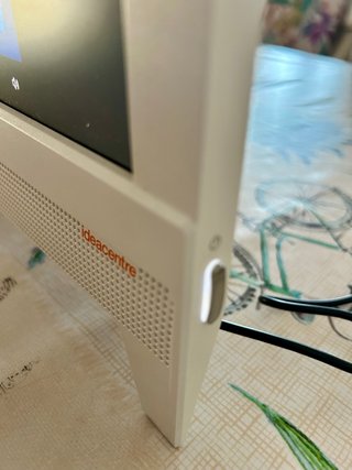 Lenovo All in One Blanco con Windows 10.