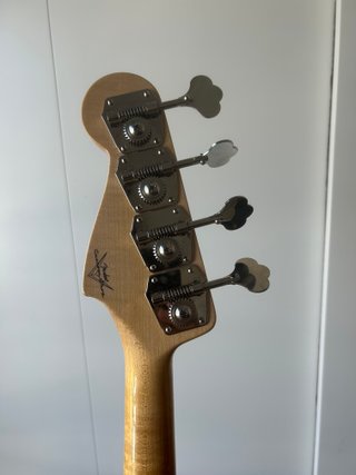 Bajo Fender Custom Shop 60s Sunburst Año 2024