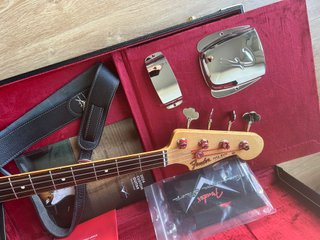 Bajo Fender Custom Shop 60s Sunburst Año 2024