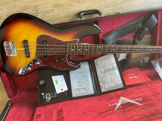 Bajo Fender Custom Shop 60s Sunburst Año 2024
