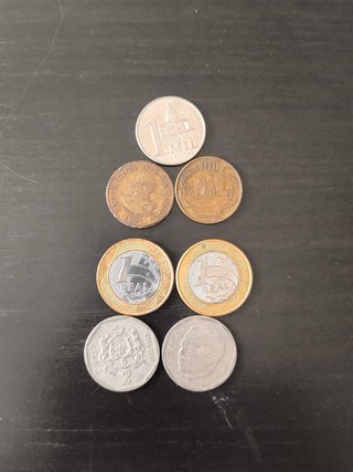 Lote de monedas internacionales