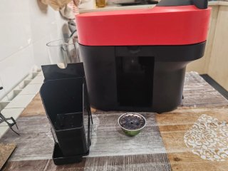Cafetera Nespresso Vertuo Roja y Negra