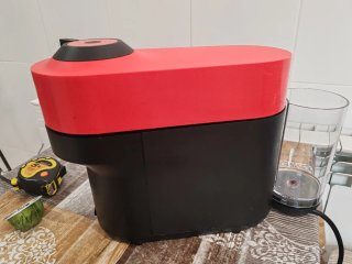 Cafetera Nespresso Vertuo Roja y Negra