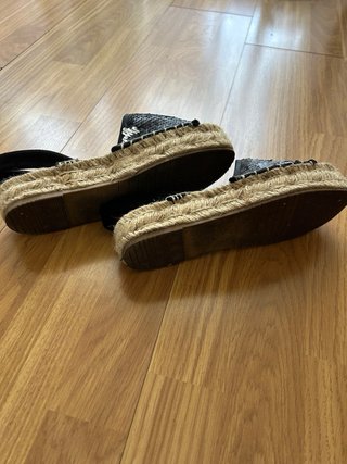 Sandalias negras con lentejuelas
