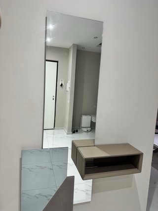 Arredo casa perfetto: divano, porta e ingresso