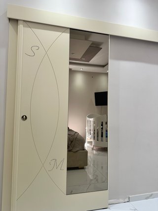 Arredo casa perfetto: divano, porta e ingresso