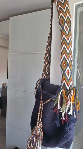 Bolso Wayuu tejido azul con flecos