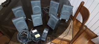 Altavoz subwoofer negro con control