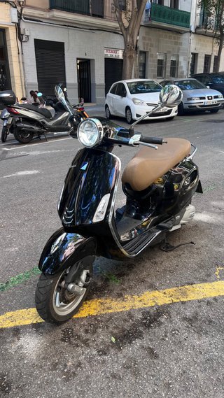 Vespa Primavera 125 Negra Marrón