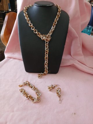 Set collana, bracciale e orecchini