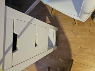 Mesa extensible y 4 sillas blancas
