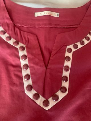 Vestido rosa con abalorios y bordado