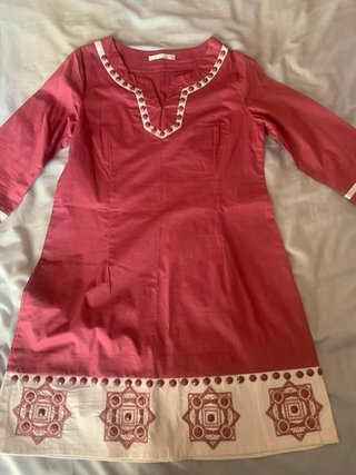 Vestido rosa con abalorios y bordado