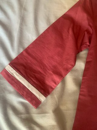 Vestido rosa con abalorios y bordado