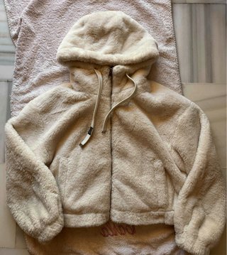 Chaquetón de pelo blanco