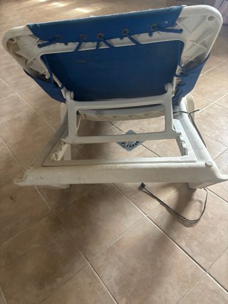 Hamaca de piscina azul y blanca, respaldo regulabl