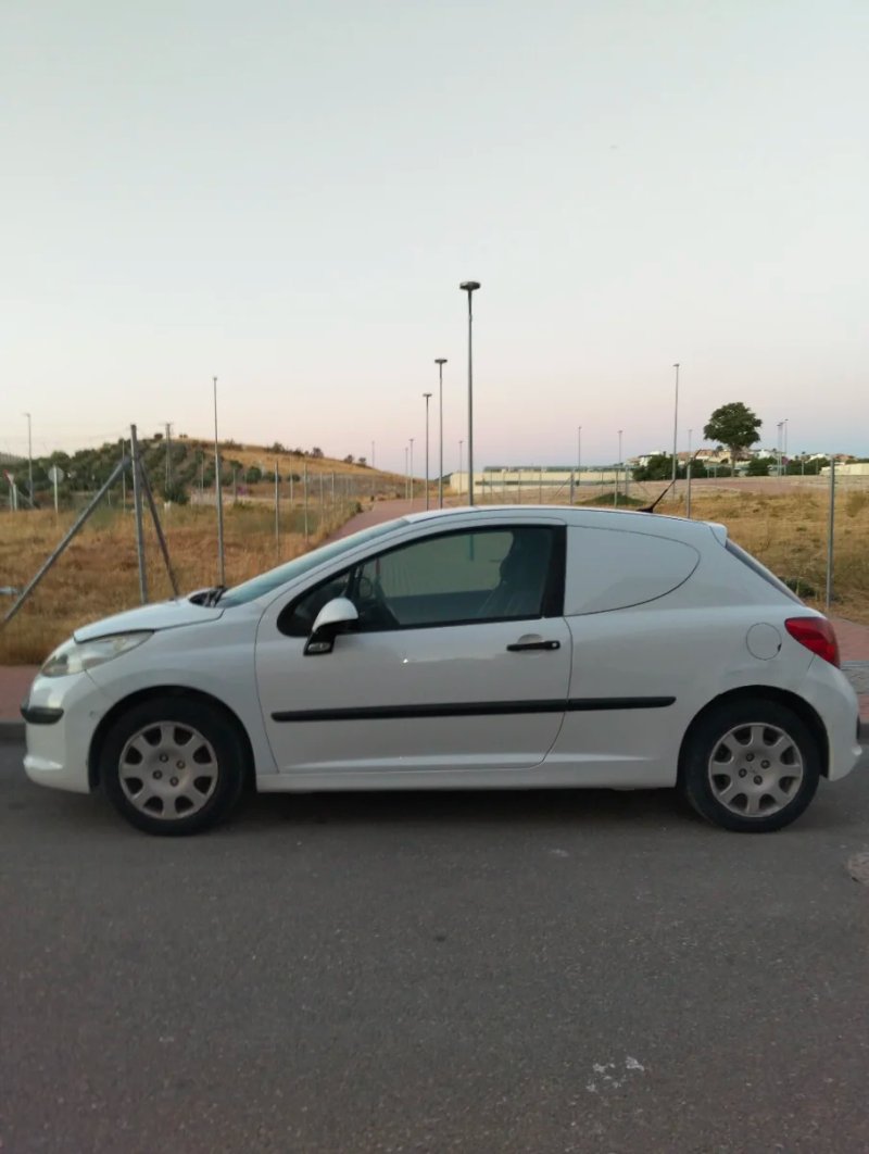 Peugeot 207 2008 - foto 1