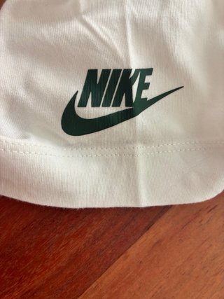 Camiseta Nike Verde y Blanca
