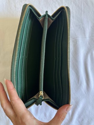 Cartera Michael Kors verde oscuro.