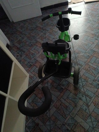Triciclo infantil verde