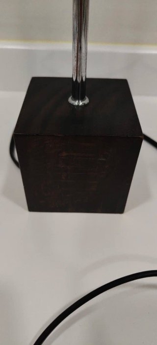 Lámpara de mesa beige y negra
