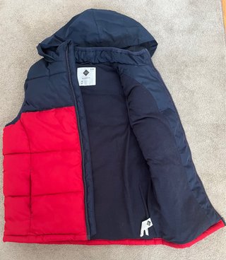 Chaleco acolchado capucha rojo y azul
