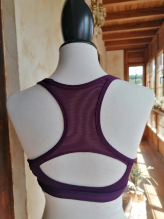 Top deportivo Reebok morado talla S