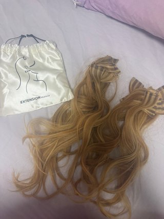 Extensiones de pelo natural adhesivas, poco uso.