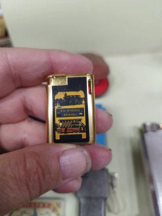 Set di accendini e scatole di fiammiferi da collezione