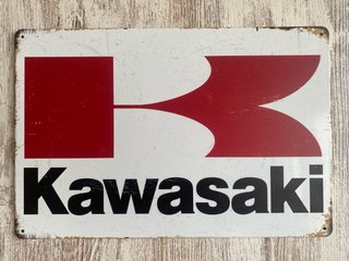 (526) Cartel Kawasaki Metálico
