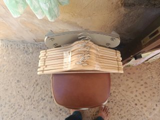 Perchas de madera (pack)