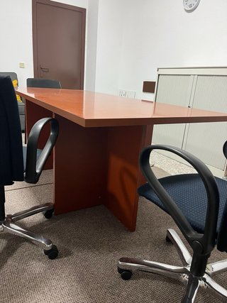 Mesa de juntas/oficina/reuniones grande madera