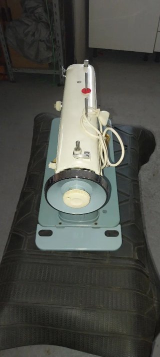 Máquina de coser antigua