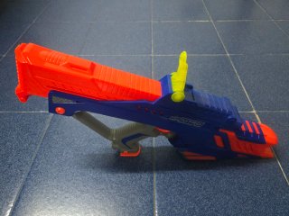 Lanzador Nerf Nitro con coches y rampas