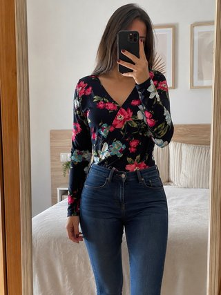 Body floral Stradivarius manga larga